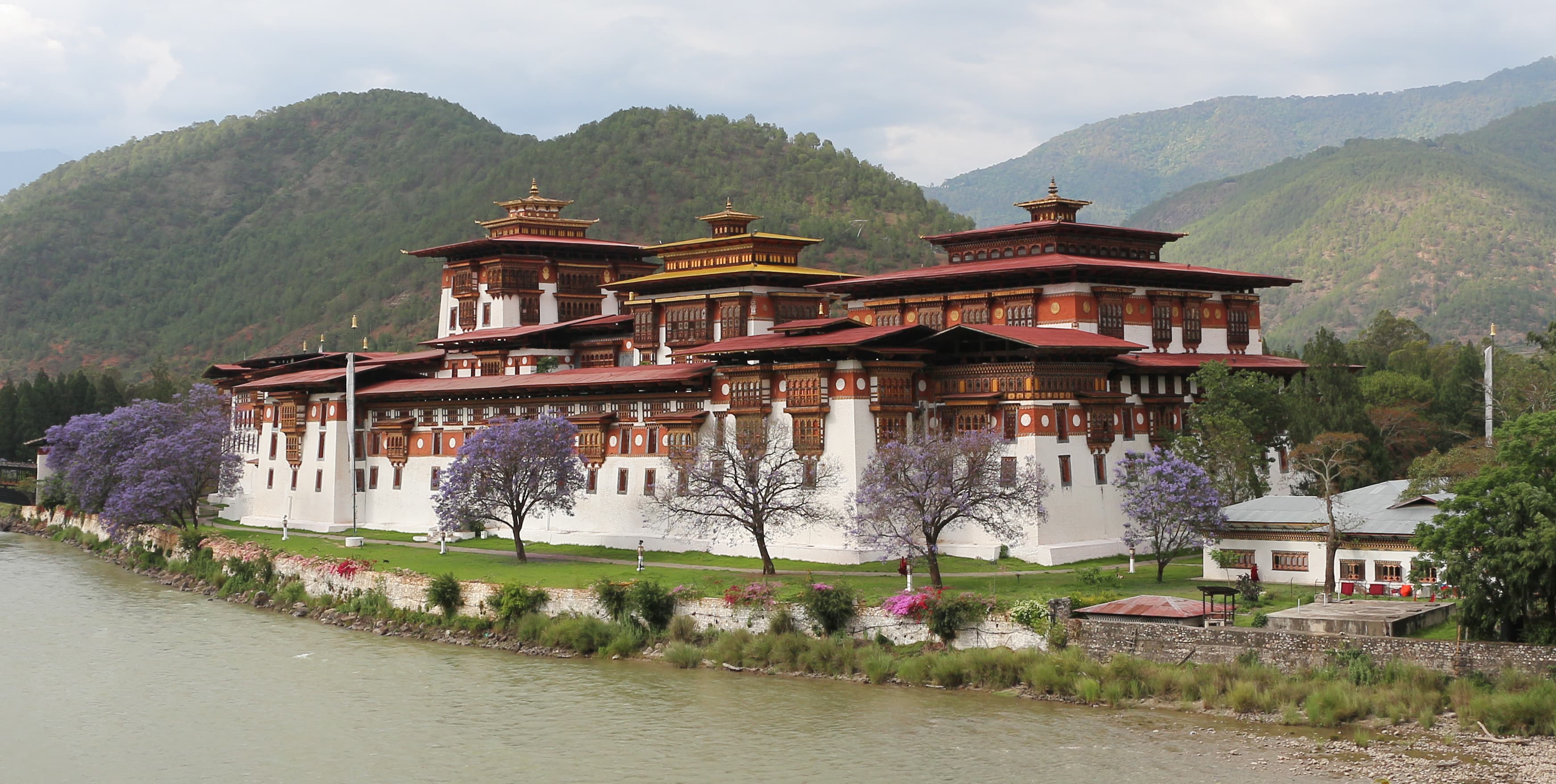 The white-walled Punakha Dzong fortress surrounded by a river and mountains